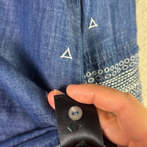 Nic + Zoe Chambray Embroidered Blue Top Tunic size small - Picture 6 of 11